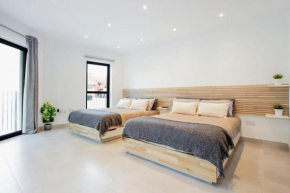 The Residence City Centre - Modern Family Apartment with Rooftop Pool & Terrace - Children stay for Free